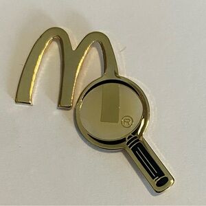 VTG  McDonald’s Magnifying Glass Employee Tie Tack Hat Lapel Pinback Taiwan